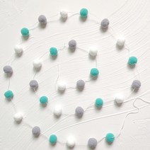 셀레네 마카롱 폼폼 가랜드 one size, 그레이 그린, 2개