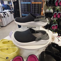 크록스 NC야탑점 남녀공용 라이트 라이드 클로그 블랙화이트 204592-05M