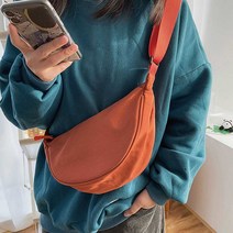 사계절패션 가방 20대패션트렌디백 스타일 코디 여행패션 보세 크로스백 여자 쇼핑몰 여성 웨이 스트 자전거 슬링백 소지품 어깨크로스 대학생 룩 데이트편한 릿패션데일리백 숄더힙색보조 공항패션 용라이딩백 캐주얼 여학생패션