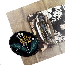 모모의 공방/ 니들마인더-블랙플라워 미니타원/ 자석 마그네틱핀쿠션/ 바늘꽂이/ 핀방석 수예용품