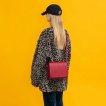 기타 언더크로스 사각 크로스백 버건디