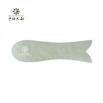 Gua Sha 얼굴 마사지 과샤 도구 혈액 순환 개선 녹색 옥 Gua-Sha Stone Scarper 긁는 물고기 모양 보드, 1 PCS