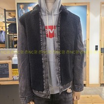 리바이스 공용 쉐르파 패널 트러커 양털 자켓 NC평촌 블랙색상의 쉽게 코디 가능한 양털 청자켓