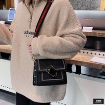 가바바 여성 가방 독특한 사각 장식 찡 포인트 미니 크로스백 G43508