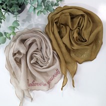 메리앤유 2장세트 반짝이레터링 포인트 피그먼트 면삼각스카프