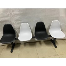 버스정류장의자 경기장벤치 야구장 야외 야외벤치 벤치의자 버스정류장 벤치 공원, 흑백의 4명