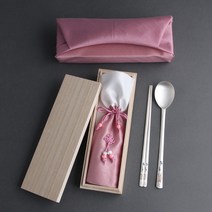 꽃길거북 칠보 특 은수저 99% 1벌(1인용) 부모님 생신 창립기념품 결혼예물 답례품 기념일 칠순 VIP선물 (숟가락1개+젓가락1매+수저집+보증서+오동나무함+보자기포장) 국내산, 홍색수저-블루보자기-블루주머니-인쇄없음