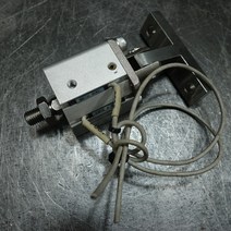 SMC CDQ2A25-10DMZ 공압실린더-Y0074