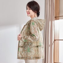 중년 여성 여름 바람막이 점퍼 여행룩