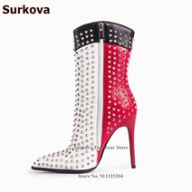 Surkova 레드 화이트 블랙 풀 리벳 미드 카프 부츠 포인티드 토 얇은 하이힐 스터드 미들 부츠 컬러 패치워크 스파이크 신발