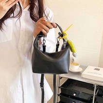 엠플래닛 스타일리쉬한 캐주얼 오피스룩 여자하객룩 크로스 가방 미니 손목