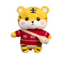 PKTOYS 귀여운 행운 건강 동물 봉제 인형 재물 장식 호랑이 인형 쿠션 생일 크리스마스 선물, 눈송이 빨간 스웨터 작은 배낭, 30cm 선물 상자