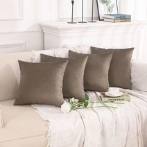 UBeesize 장식용 쿠션 커버 45.7 x 45.7씨엠 CM(18 18인치) 4개 세트 사각형 부드러운 벨벳 소파 침실 자동차 의자 홈 데코용 다크 커피 베개