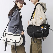 제린스 스퀘어 사각 빈티지 캐주얼 메신저백 남자 여자 남녀공용 숄더 크로스백 천가방 시밀러룩 신학기 대학생 입학 데일리 커플 배지 뱃지 와펜 대학교 가방