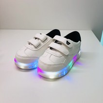 아가방 빈라이트운동화 걸을때마다 예쁜 불이 들어오는 신고 벗기기 편안한 아가 운동화입니다~~