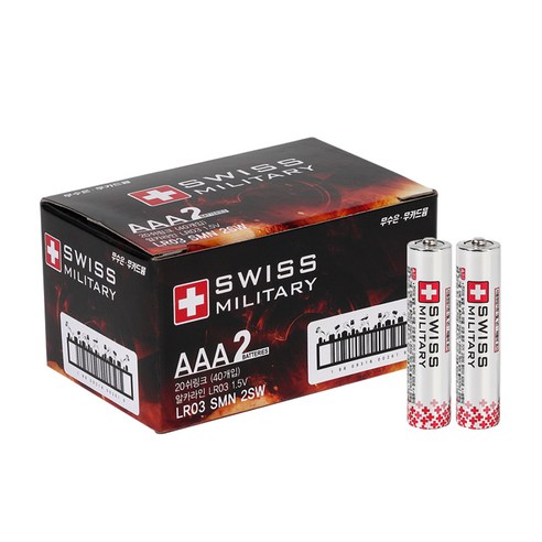검은 SWISS MILITARY 상자와 빨간 십자 무늬가 있는 AAA 건전지