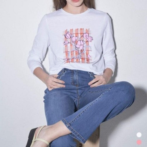 올리비아로렌 체크플라워 티셔츠 VOBAL5M3121