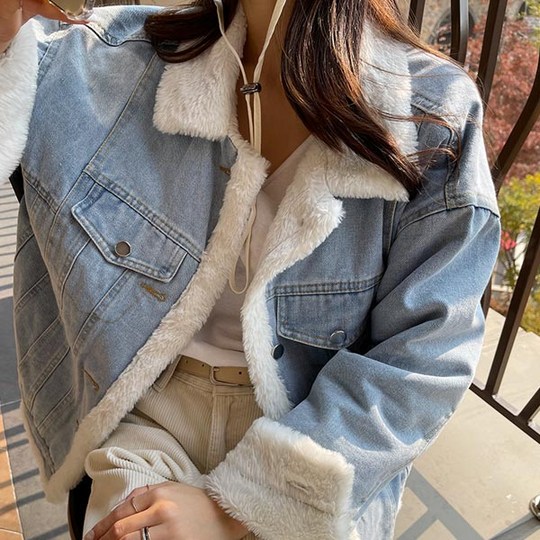 d9f63a43cc40a1b159a5fb630272fe2eb3a0233af77af26bbc82475e521b.jpg