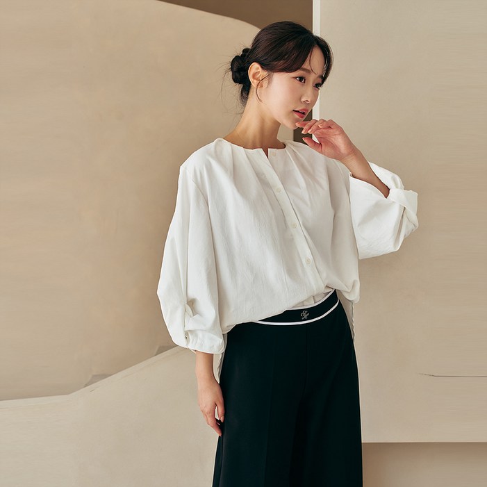 네이븐 노카라 셔링 언발 블라우스