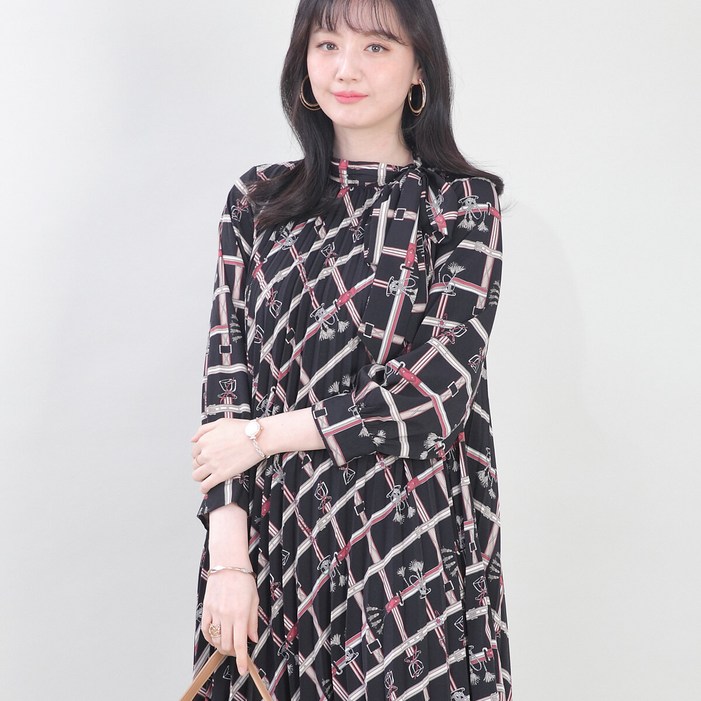 애비뉴투지 플리츠 체크 하이넥 봄 가을 긴팔 롱 원피스 K12417