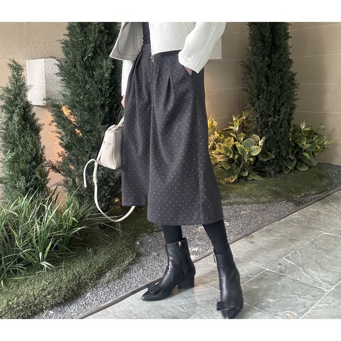 겨울 여성 도톰 핀턱 와이드 7부 도트 모직 하프팬츠 반바지