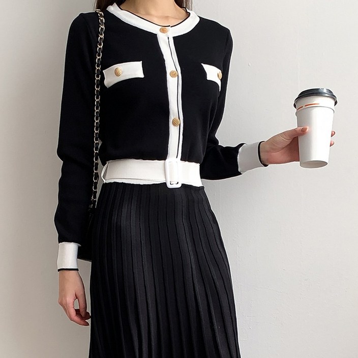 요시아나 [당일발송] 미뉴엣 배색 포켓 금장단추 플리츠 플레어 니트 원피스 2컬러