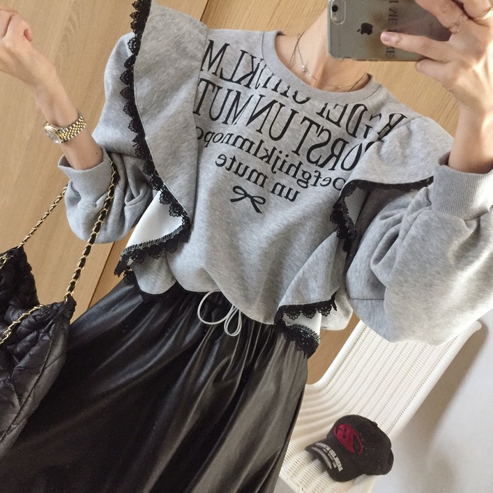 [아이미마인] 윙스 레터링 레이스 프릴 라운드 루즈핏 벌룬소매 스트링 세미크롭 맨투맨 (2color)