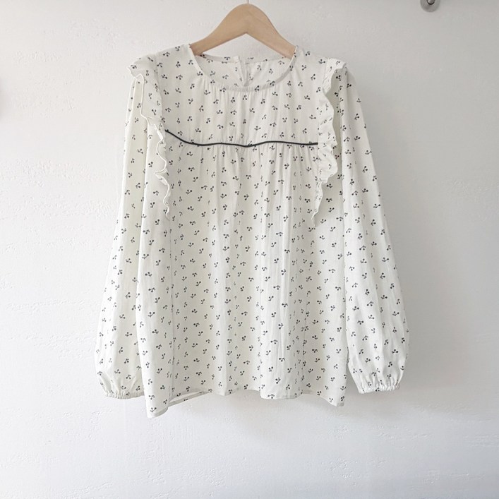 메리브 여성 베리블라우스 사계절 프릴 디테일 루즈핏 블라우스 크림 원컬러