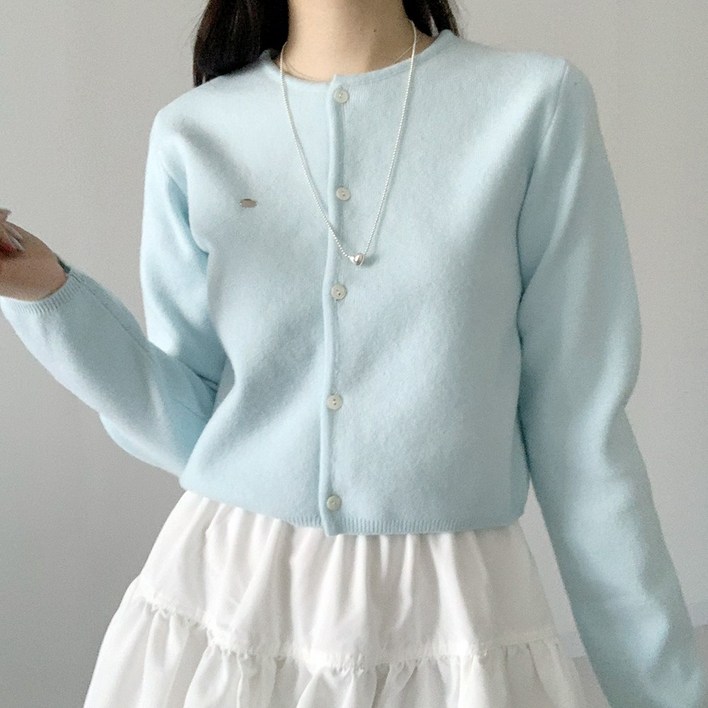 [여리핏] 데이지클로젯 폴앤 뱃지 파스텔 라운드넥 긴팔 니트 가디건 / 봄 가을 간절기 긴소매 숏 일자핏 여성 여자 아우터 무지 심플 베이직 데일리룩 기본템 청순 러블리 나들이룩