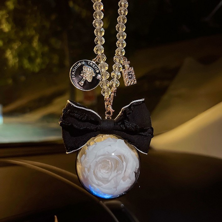 럭셔리 장미 수정 구슬 자동차 룸미러 키링 장식 차량용 악세사리 실내 튜닝 용품 블랙화이트