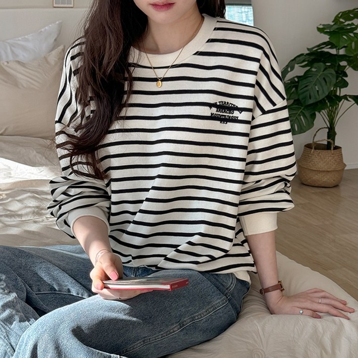 데일리앤 더스트 여성 루즈핏 자수 레터링 긴팔 맨투맨 기본 면 스트라이프 티셔츠 봄 데일리앤 더스트 여성 루즈핏 자수 레터링 긴팔 맨투맨 기본 면 스트라이프 티셔츠 봄
