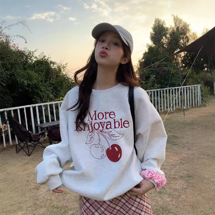 피어니스트 라운드 오버핏 체리프린팅 긴팔 맨투맨