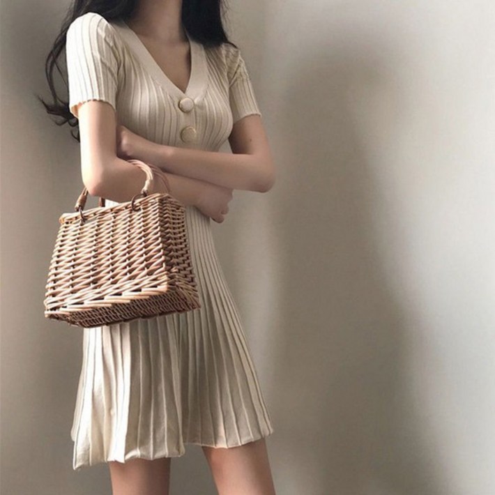 여성 미디 기장 3 버튼 포인트 러블리 반팔 원피스 여성 미디 기장 3 버튼 포인트 러블리 반팔 원피스