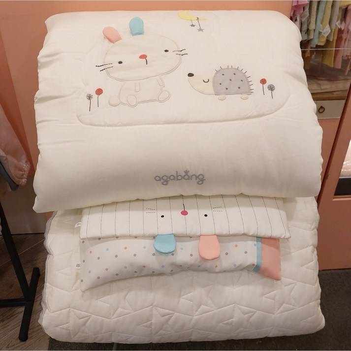 아가방 NC청주점국내 생산 잠이 솔솔솜이 2중으로 들어있어 4계절 사용가능한 보들보들 부드러운 이불세트이불 요 좁쌀베개베개커버남여공용  6세까지 사용가능밀리지 않는 요