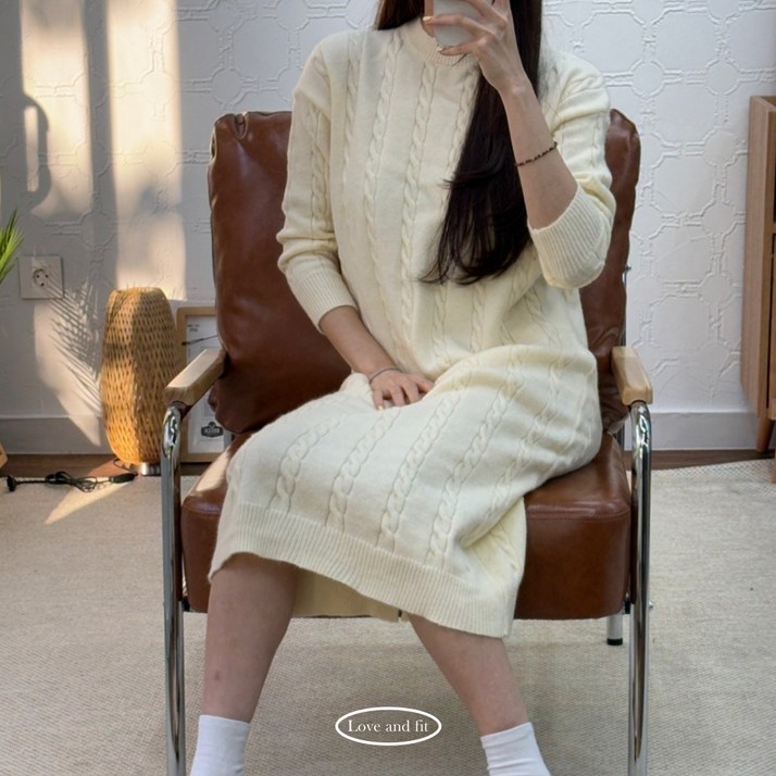 귀여운 뒷 트임 꽈베기 니트 롱 원피스