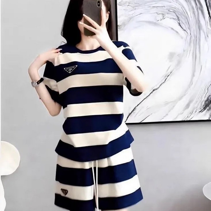 AREVI 여름 신상품 여자 트레이닝복 세트 유행 데일리 캐주얼 빅 사이즈 스트라이프 반팔 티셔츠 반바지 투피스 루즈핏