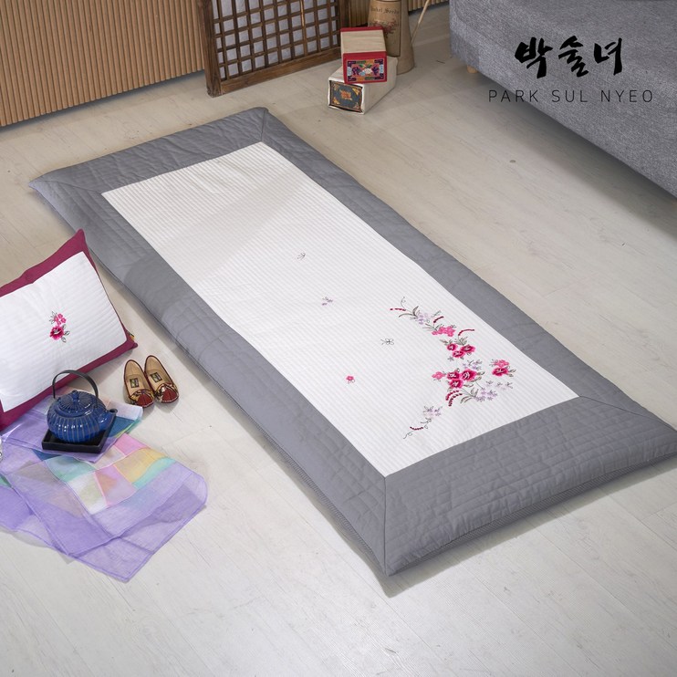 공식판매처 박술녀 자수광목 도톰한 요세트 보료 매트 요매트 요솜 토퍼 쇼파패드 작품명 화연 23년 최신상 볼룸 업그레이드 부모님선물 빠른배송, 그레이 공식판매처 박술녀 자수광목 도톰한 요세트 보료 매트 요매트 요솜 토퍼 쇼파패드 작품명 화연 23년 최신상 볼룸 업그레이드 부모님선물 빠른배송, 그레이